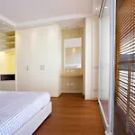 Executive Penthouse Sleeps 5 By Italian Apartment