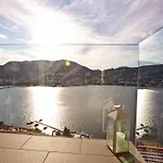 Apartment Executive Penthouse Sleeps 5 By Italian *