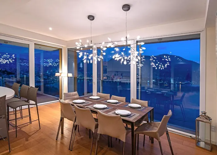 Executive Penthouse Sleeps 5 By Italian Διαμέρισμα