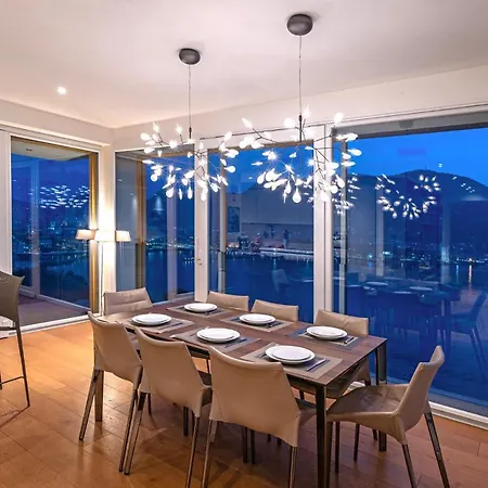 Executive Penthouse Sleeps 5 By Italian Appartamento