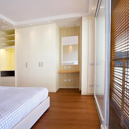 Executive Penthouse Sleeps 5 By Italian Appartamento