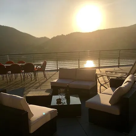 Executive Penthouse Sleeps 5 By Italian Côme
