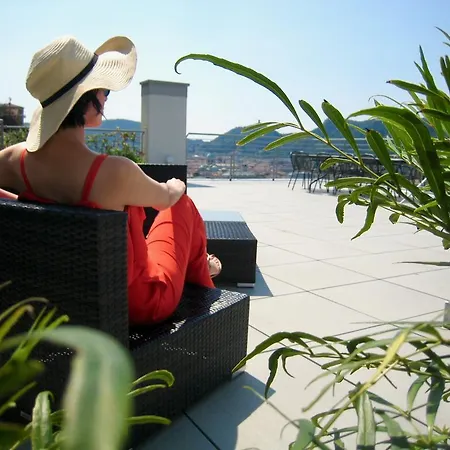 Executive Penthouse Sleeps 5 By Italian Côme