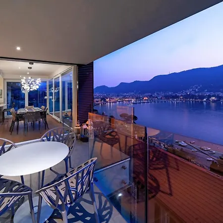Executive Penthouse Sleeps 5 By Italian Daire Como