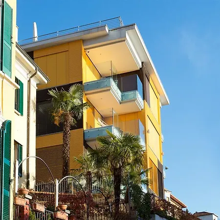 Executive Penthouse Sleeps 5 By Italian * Como