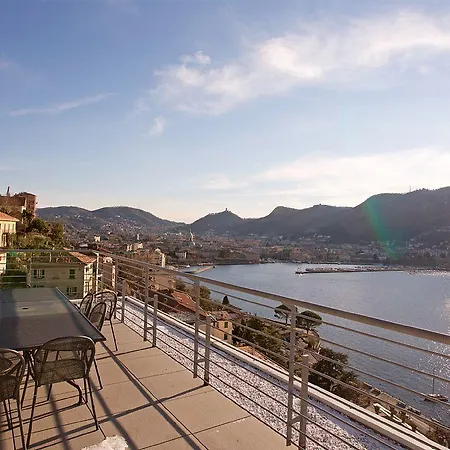 Executive Penthouse Sleeps 5 By Italian Daire *