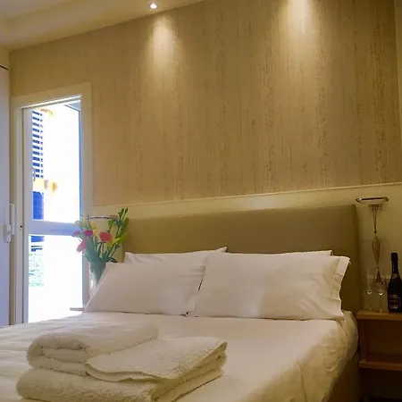 Executive Penthouse Sleeps 5 By Italian Daire *