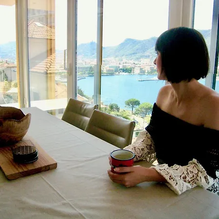 Executive Penthouse Sleeps 5 By Italian * Como